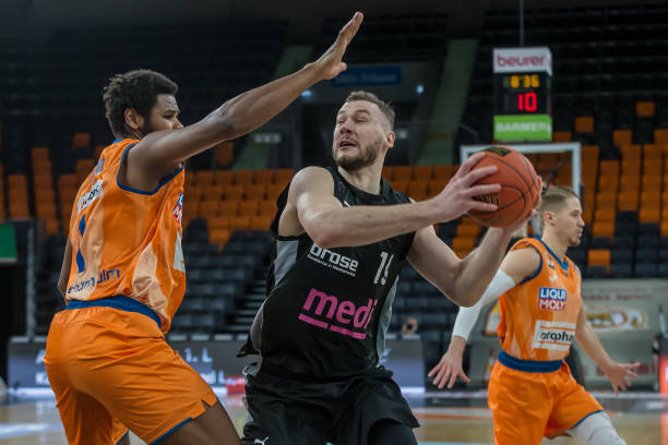 助他们披荆 助他们披荆